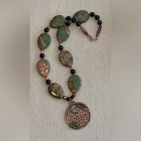 22 inch Unakite bead necklace NWOT - Picture 2 of 11